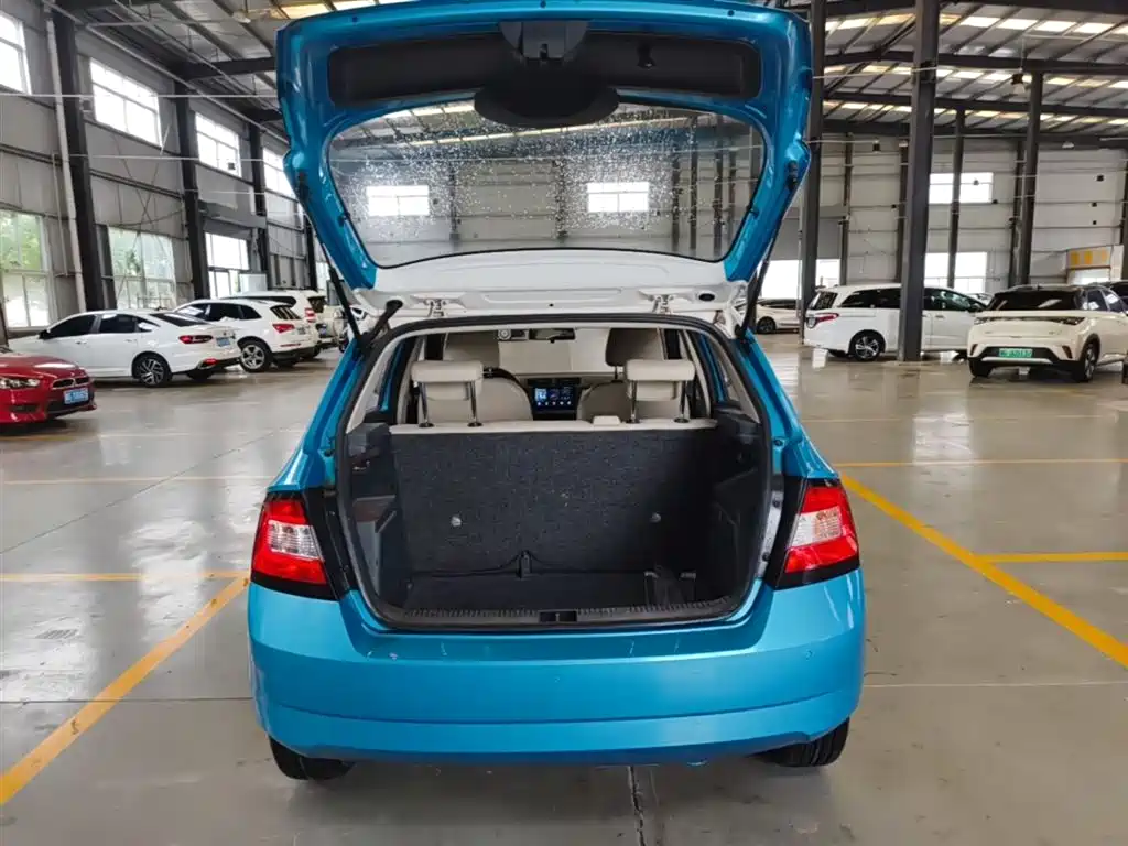 Škoda Fabia 2015 1.4L Automatic Pioneer Edition фото 19
