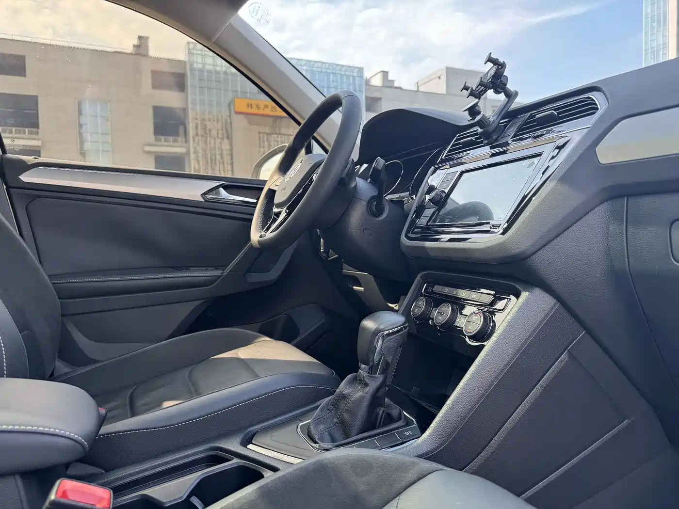 Volkswagen Tiguan L 2019 330TSI Automatic 2WD Panorama Comfort Edition China VI фото 13