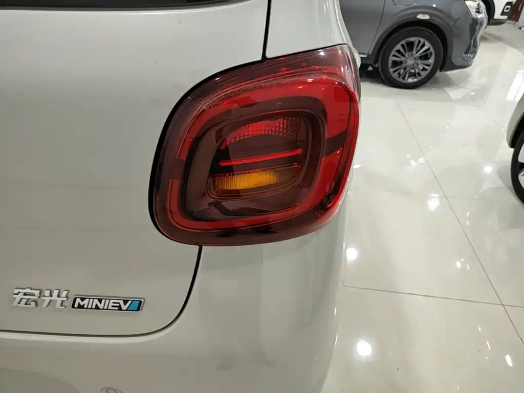 Wuling Motors Hongguang MINIEV 2026 2025 4-Door Advanced