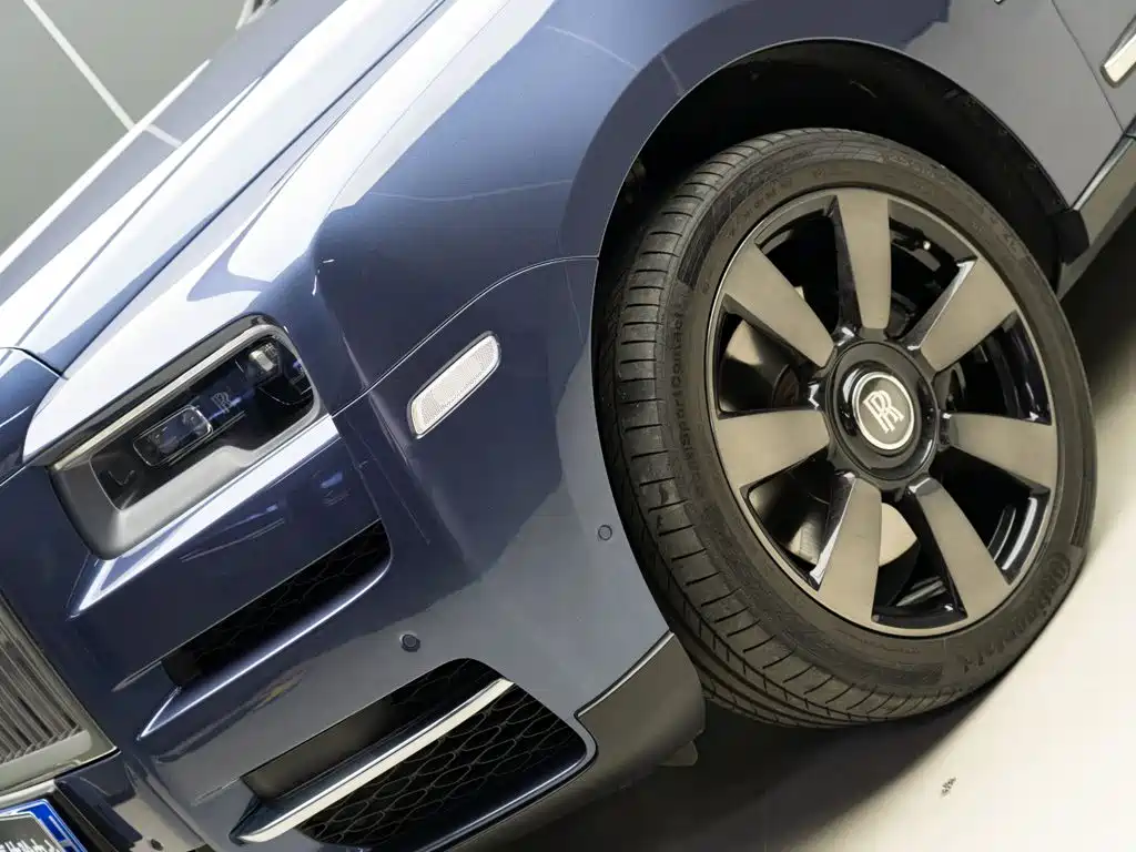 Фото 3 - Rolls-Royce Cullinan