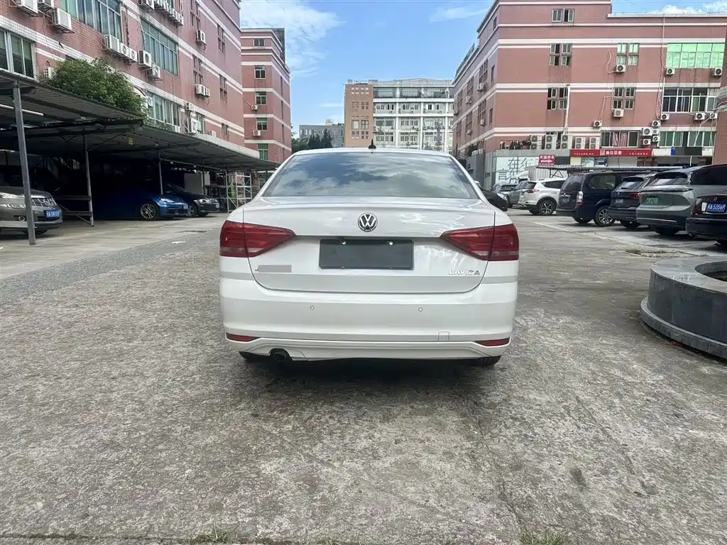 Volkswagen Lavida 2017 1.6L Automatic Trend Edition фото 3