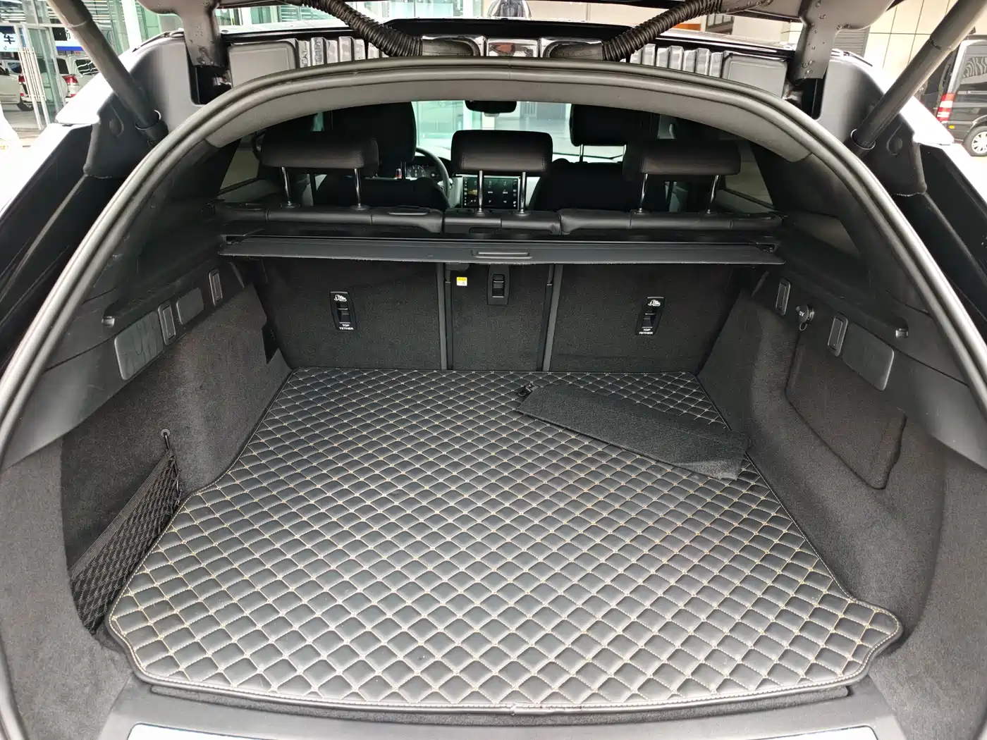 Land Rover Range Rover Velar 2024 Dynamic SE фото 12