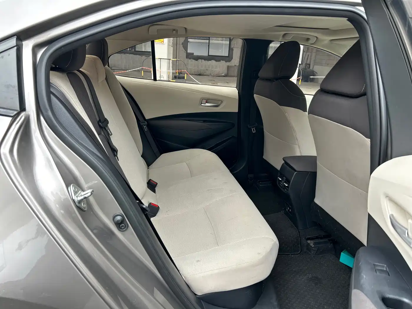 Toyota Corolla 2019 Hybrid 1.8L E-CVT GL-i Elite Edition фото 31