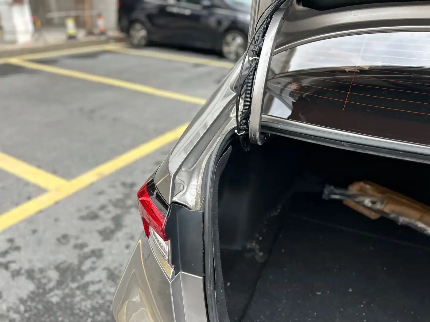 Toyota Corolla 2019 Hybrid 1.8L E-CVT GL-i Elite Edition фото 44