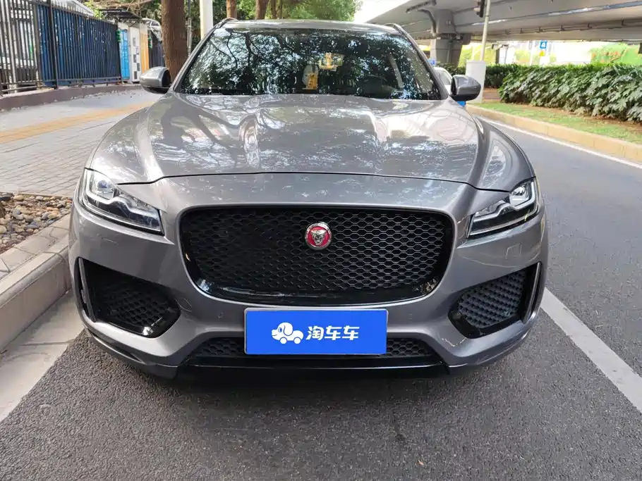Фото 2 - Jaguar F-PACE