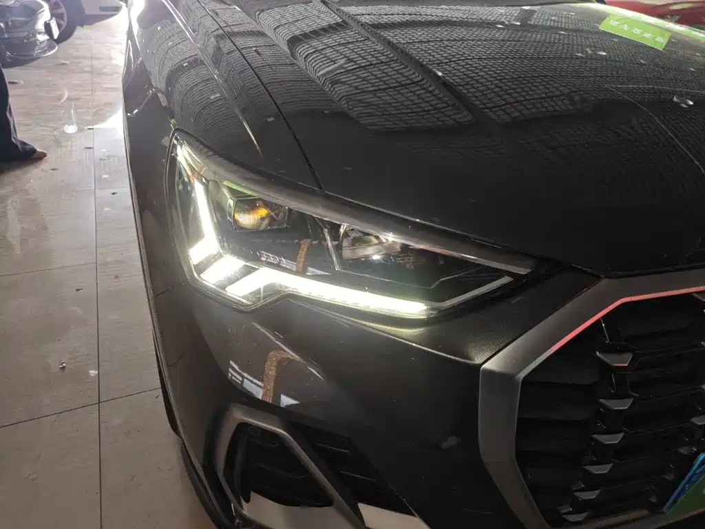 Photo 7 - Audi Q3