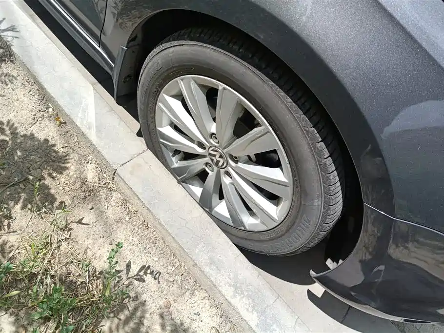 Volkswagen Sagitar 2014 1.6L Manual Comfort фото 6