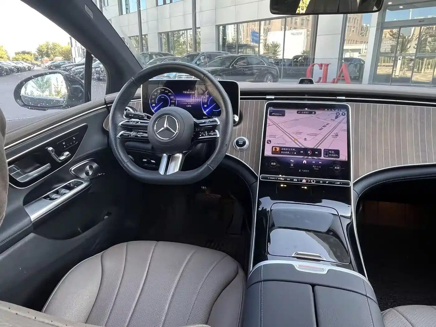 Mercedes-Benz EQE 2024 2025 Model 500 4MATIC Luxury Edition