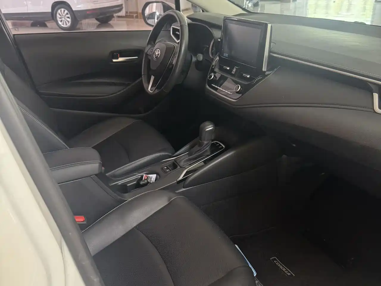 Toyota Corolla 2021 1.2T S-CVT Luxury Edition фото 8