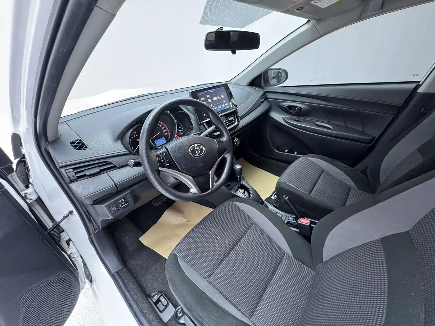 Toyota Vios 2022 1.5L 20th Anniversary Edition фото 11