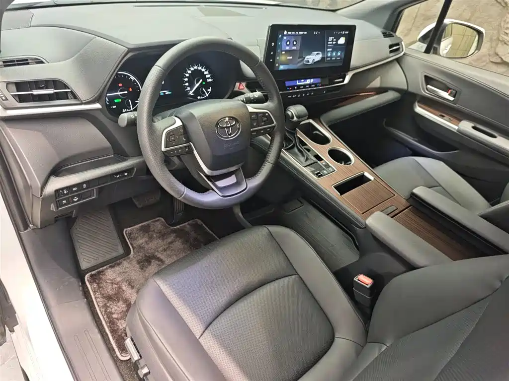 Toyota Sienna 2024 2.5L Hybrid AWD Luxury Edition фото 6