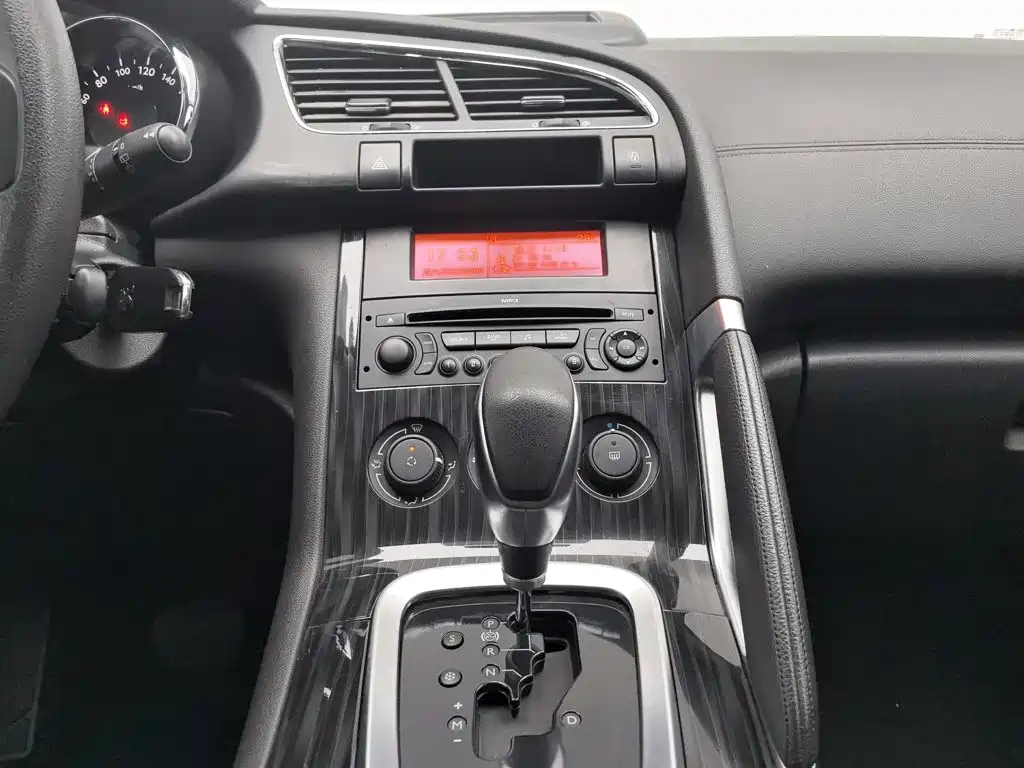 Peugeot 3008 2016 2015 1.6THP Automatic Classic Edition
