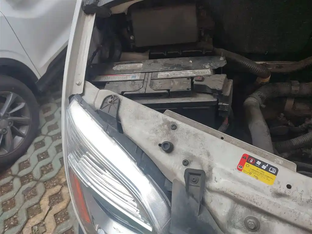 SAIC Maxus Xintu V80 2019 Model 2.5T Classic 6-speed manual Aoyuntong short wheelbase medium roof 5/6-seater фото 21
