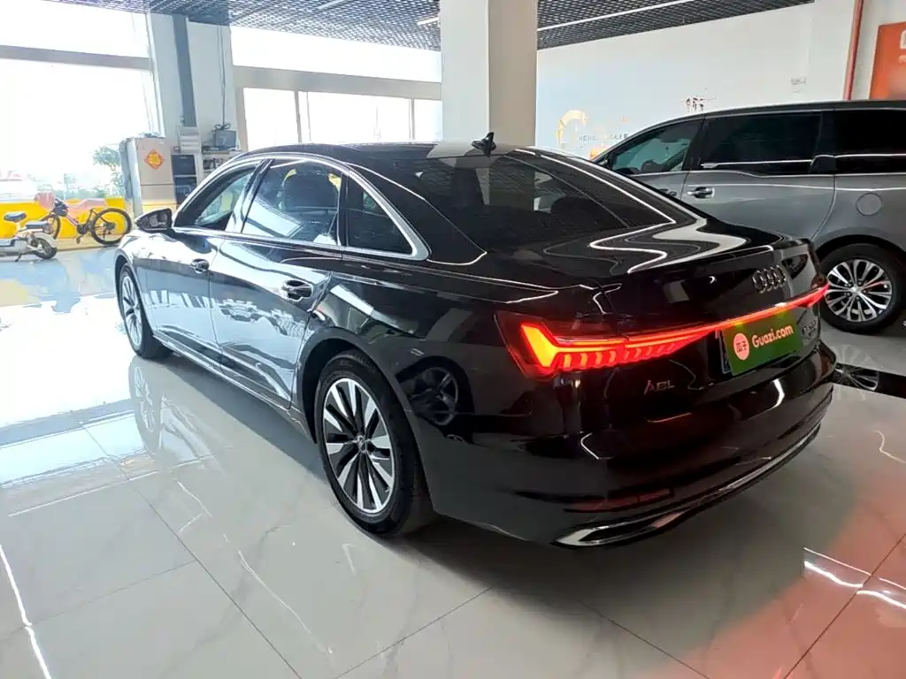 Фото 5 - Audi A6L