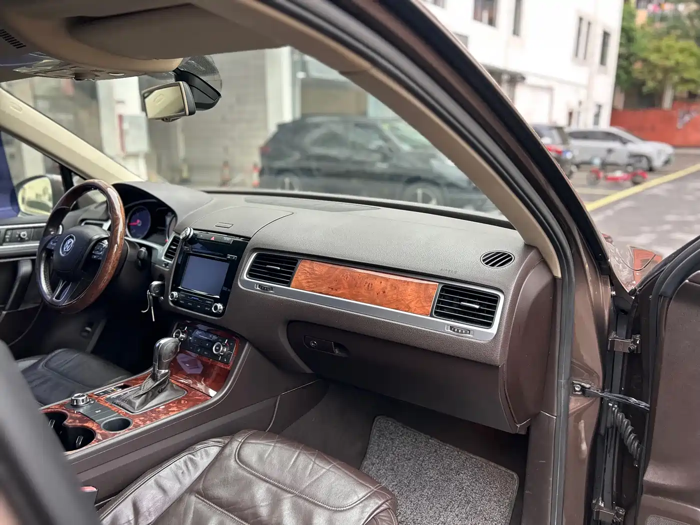 Volkswagen Touareg 2011 3.0TDI Diesel Comfort фото 32