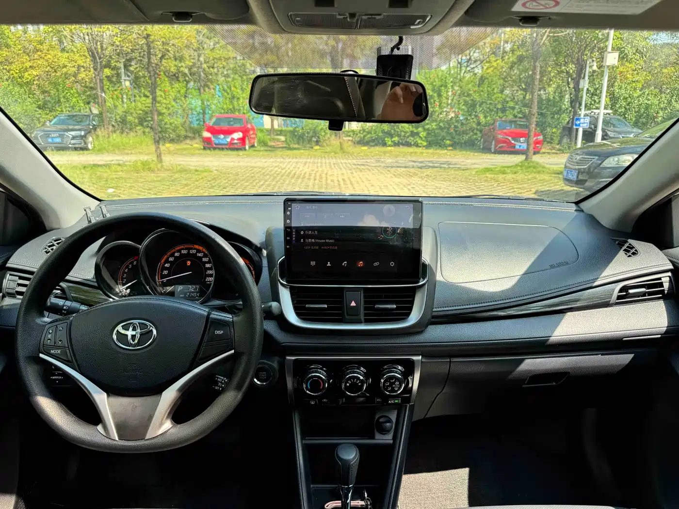 Toyota YARiS L Zhi Xuan 2022 Zhi Xuan X 1.5L CVT Premium Edition фото 17