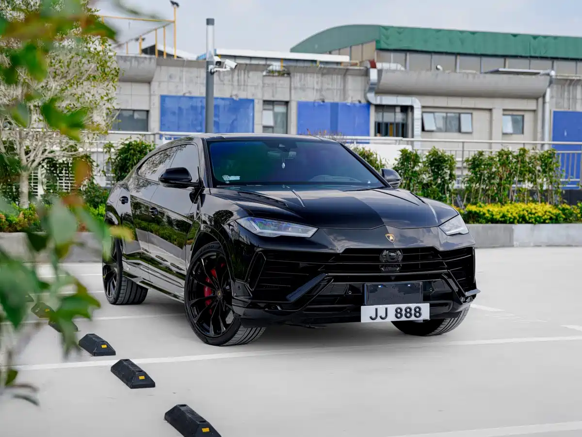 Фото 8 - Lamborghini Urus