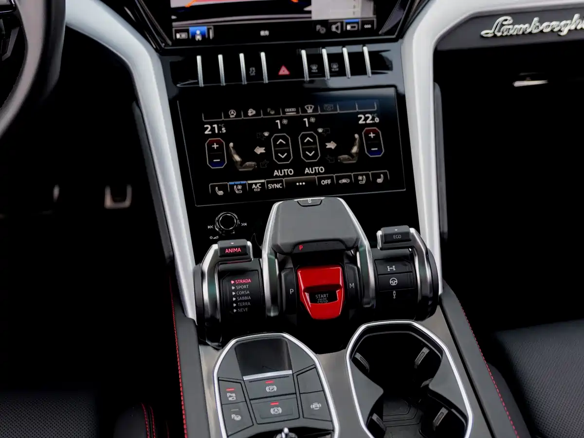 Фото 23 - Lamborghini Urus