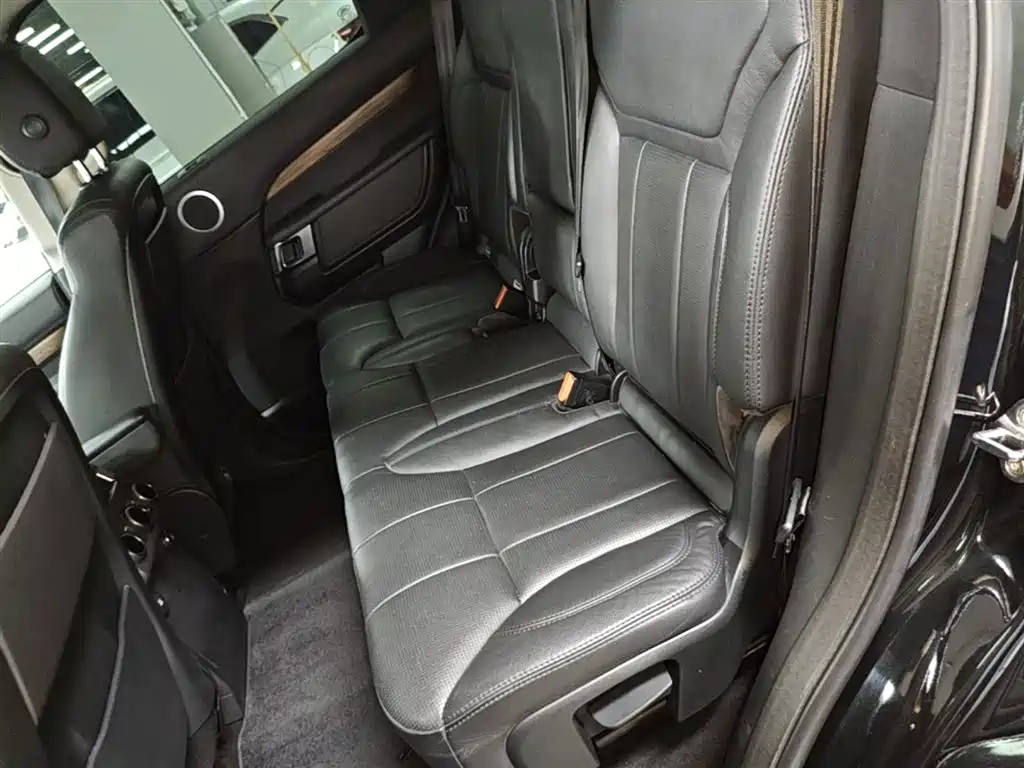 Land Rover Discovery 2019 3.0 SC V6 HSE фото 17