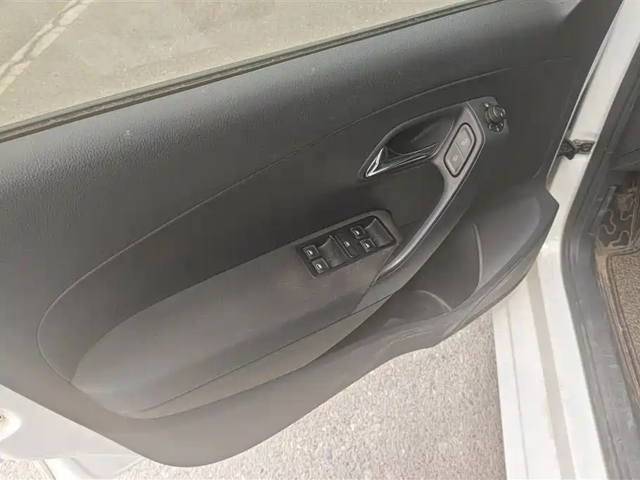 Volkswagen Polo 2018 1.5L Auto Safe Drive фото 7