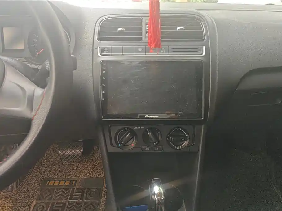 Volkswagen Polo 2018 1.5L Auto Safe Drive фото 13