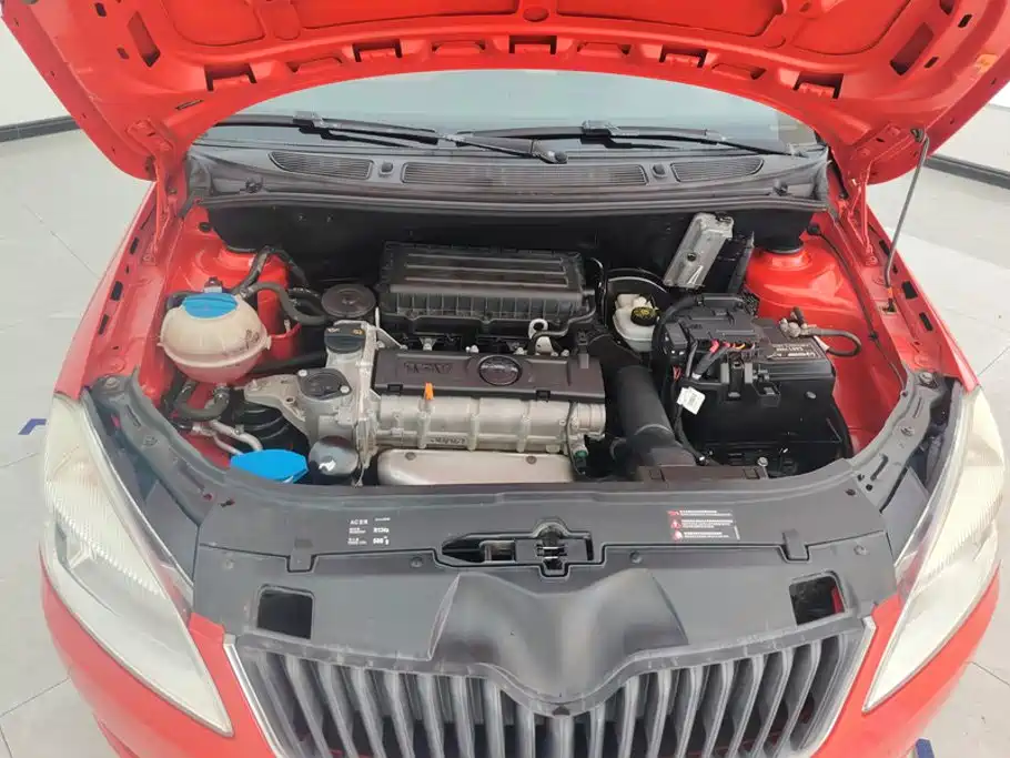 Škoda Fabia 2014 2014 1.4L Automatic Crystal Edition