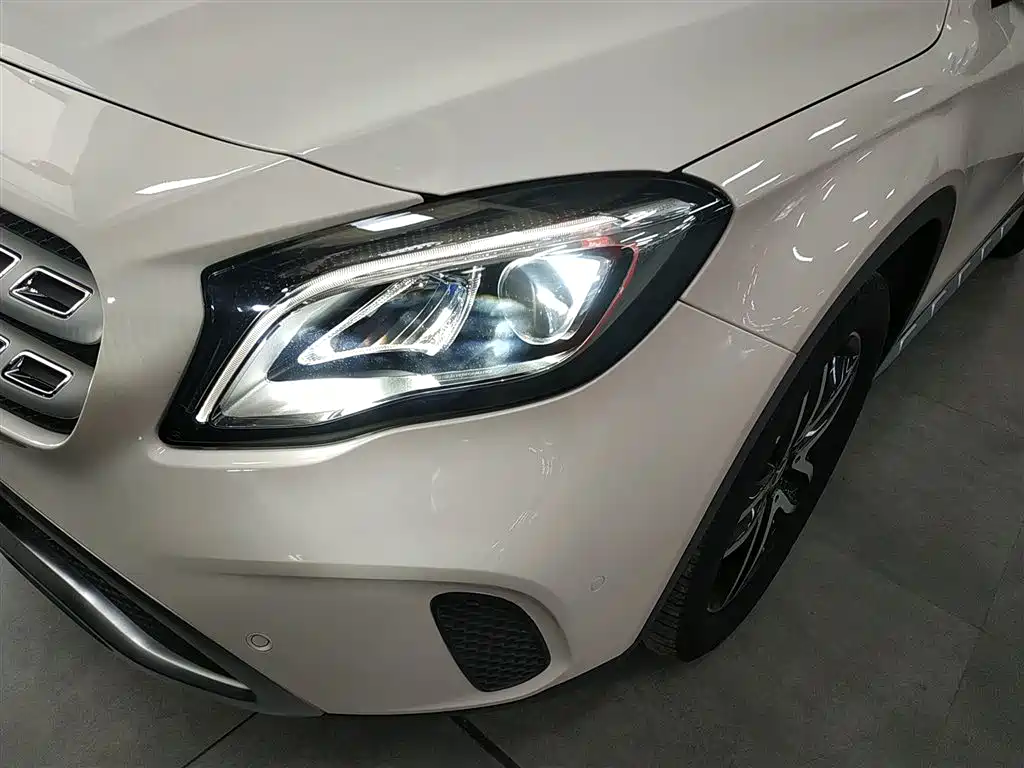 Mercedes-Benz GLA 2017 GLA 200 Fashion фото 24
