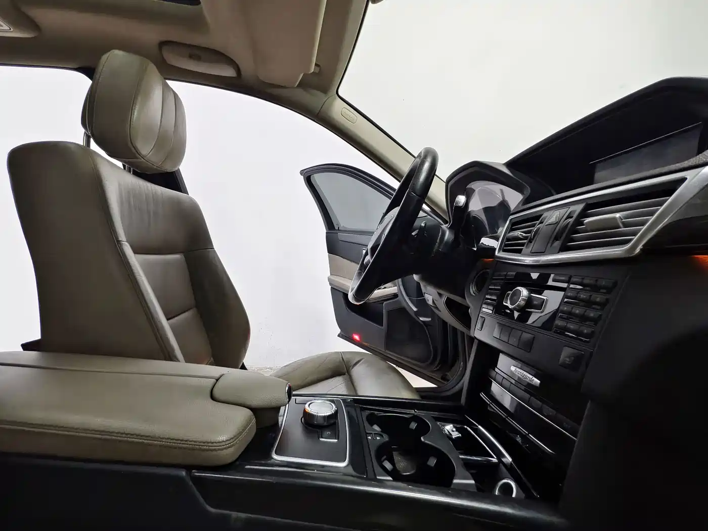 صورة 15 - Mercedes-Benz E-Class