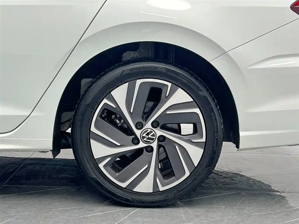 Volkswagen Bora 2023 300TSI DSG Premium Edition фото 23