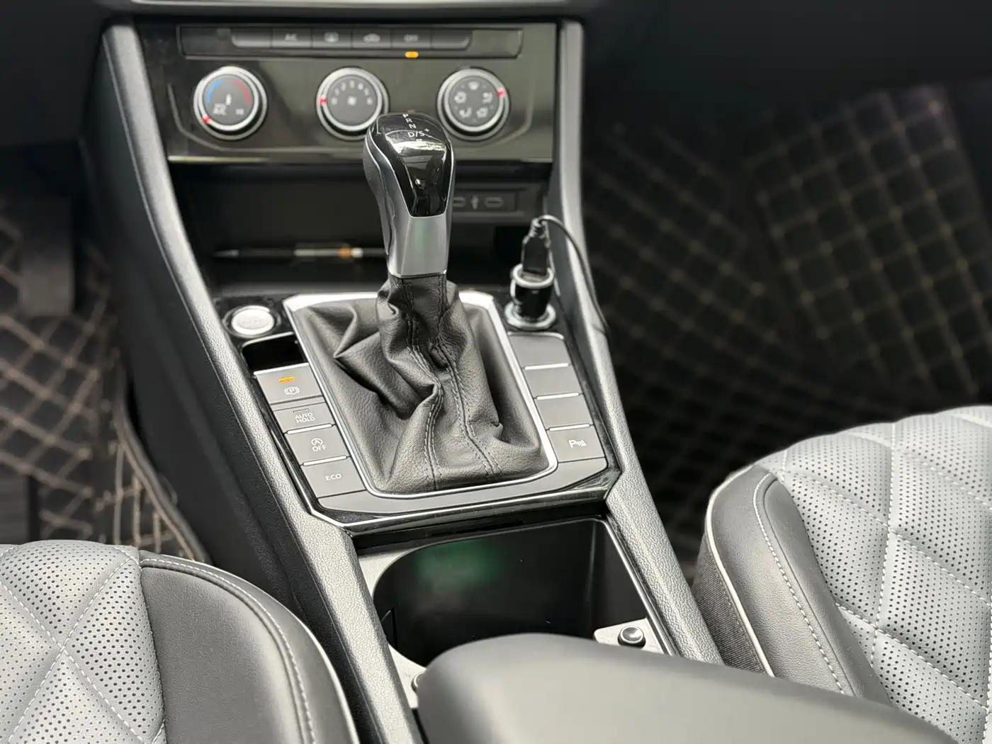 Volkswagen Sagitar 2023 300TSI DSG Surpassing Edition фото 13