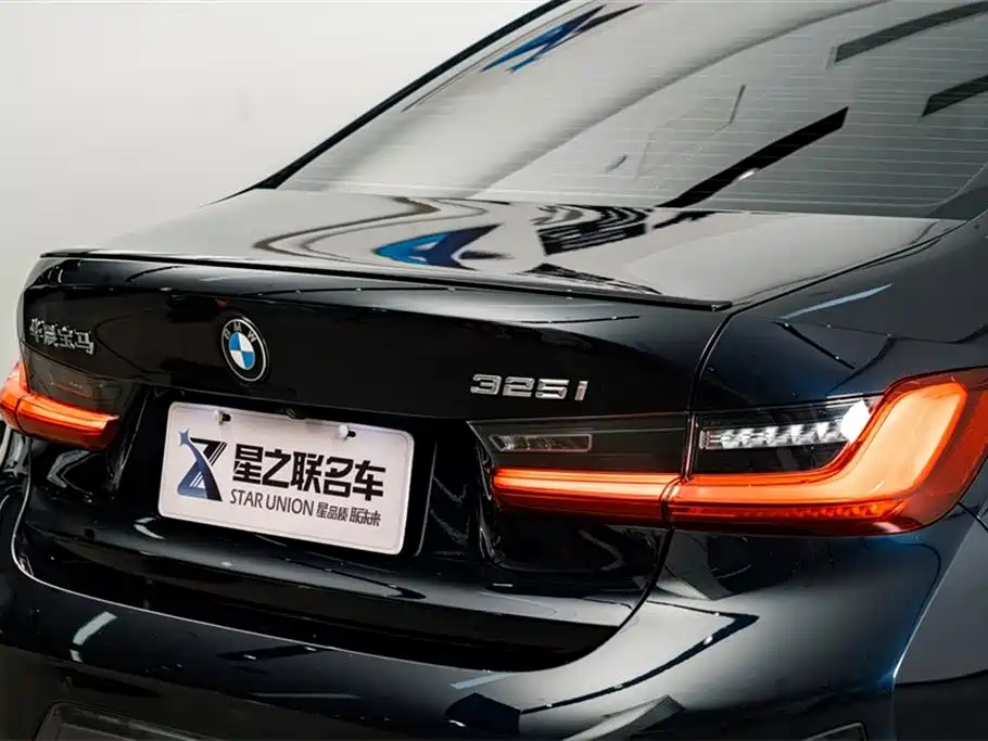 BMW 3 Series 2024 325i M Sport Shadowline Package фото 9