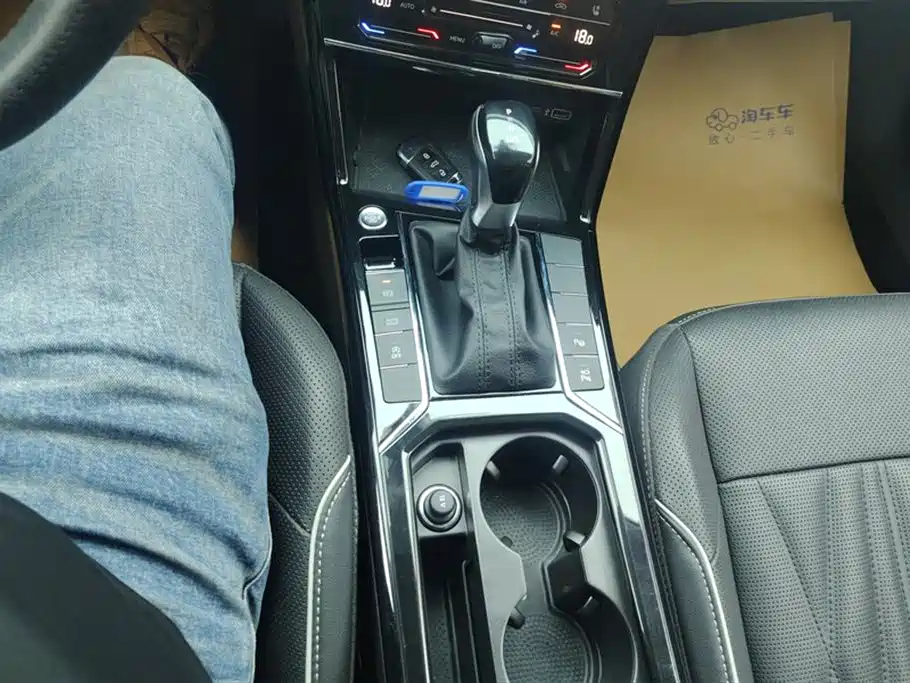 Volkswagen Passat 2023 330TSI Luxury Edition фото 16