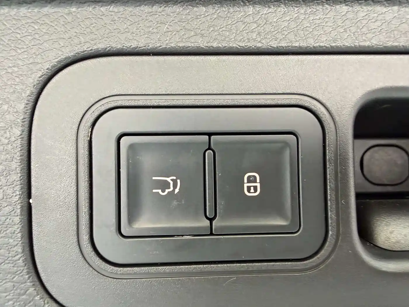 BYD Tang New Energy 2025 DM-i 115KM Prestige Type фото 25