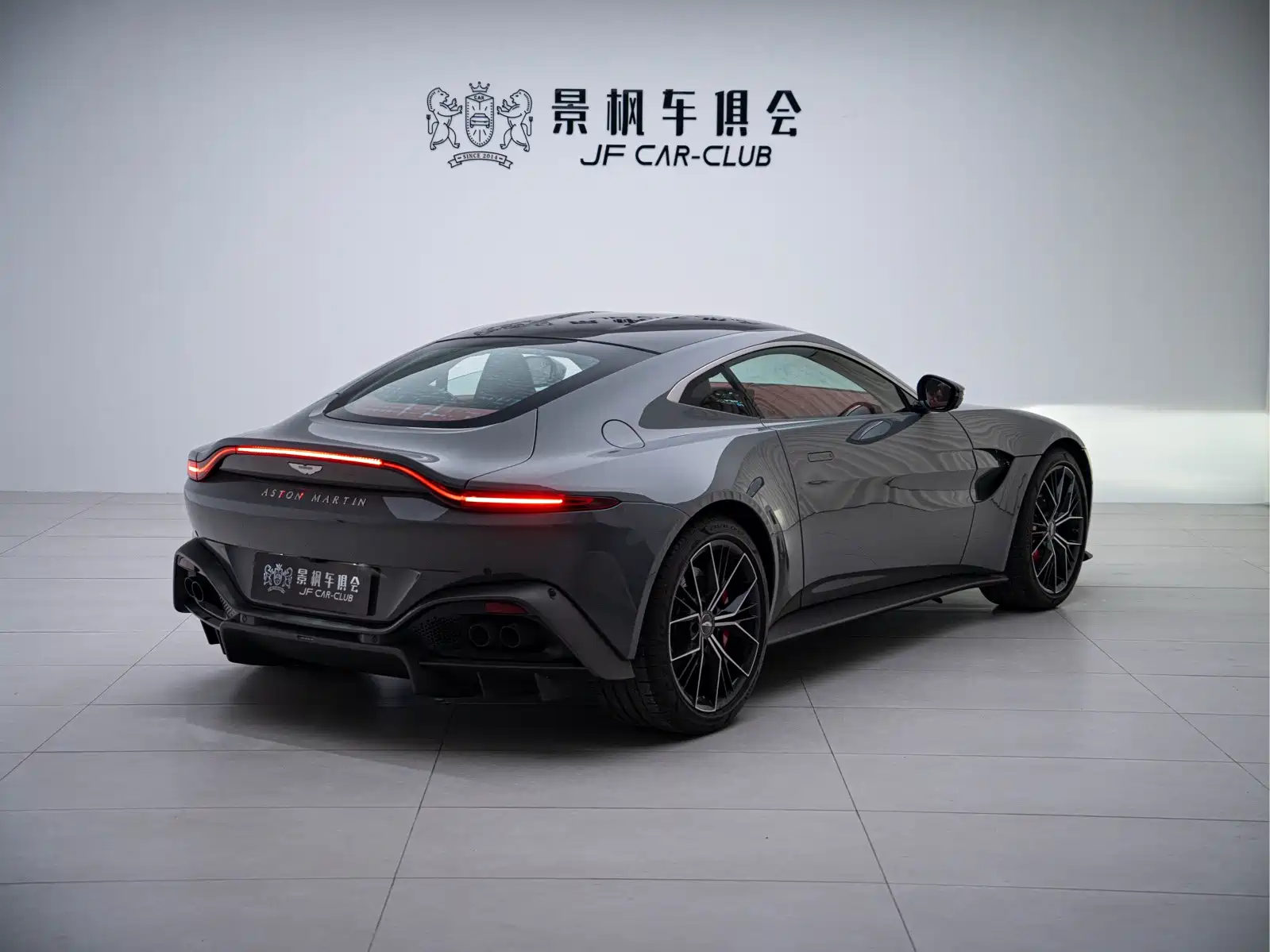 Фото 6 - Aston Martin Vantage
