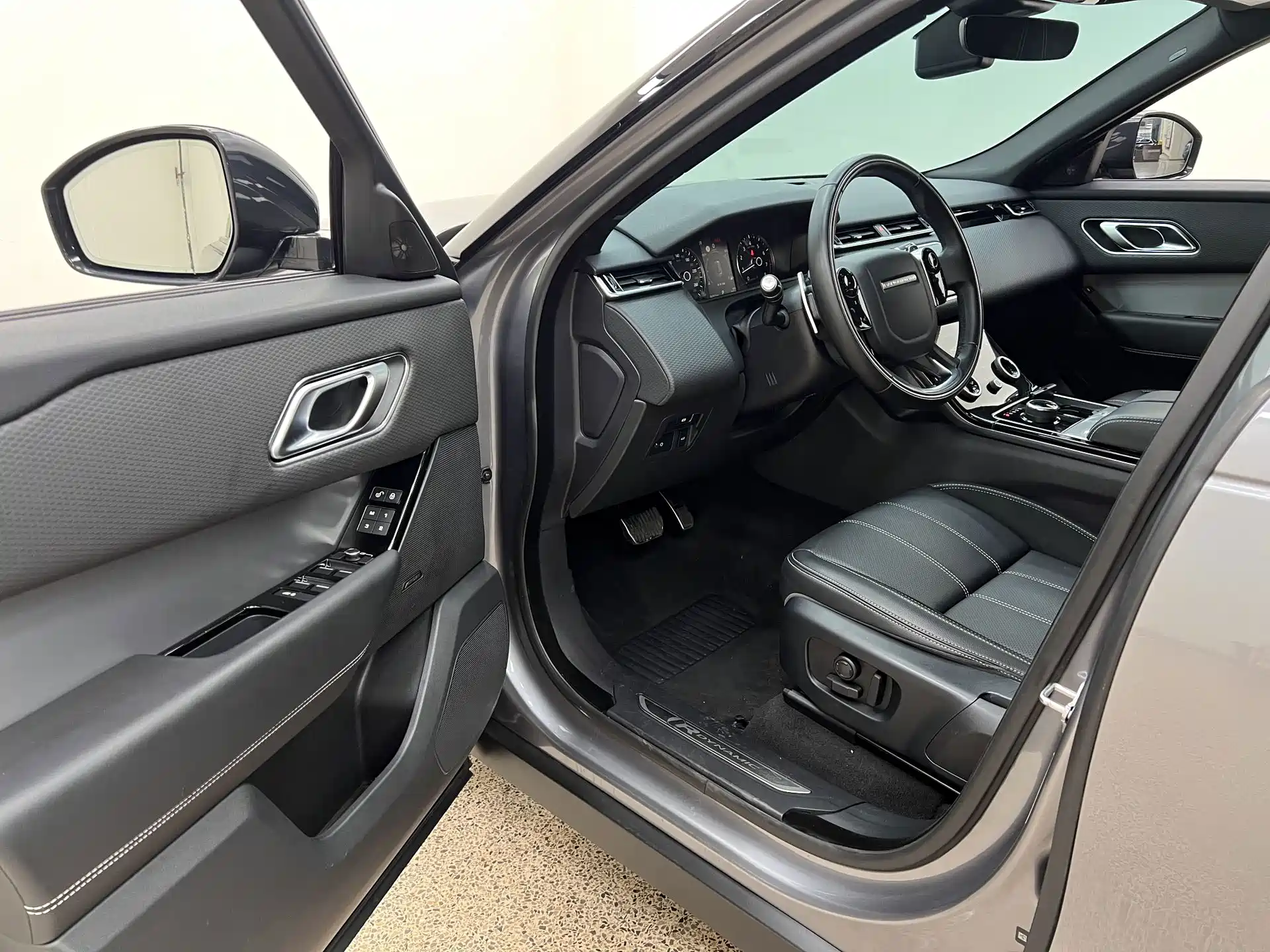 Фото 5 - Land Rover Range Rover Velar