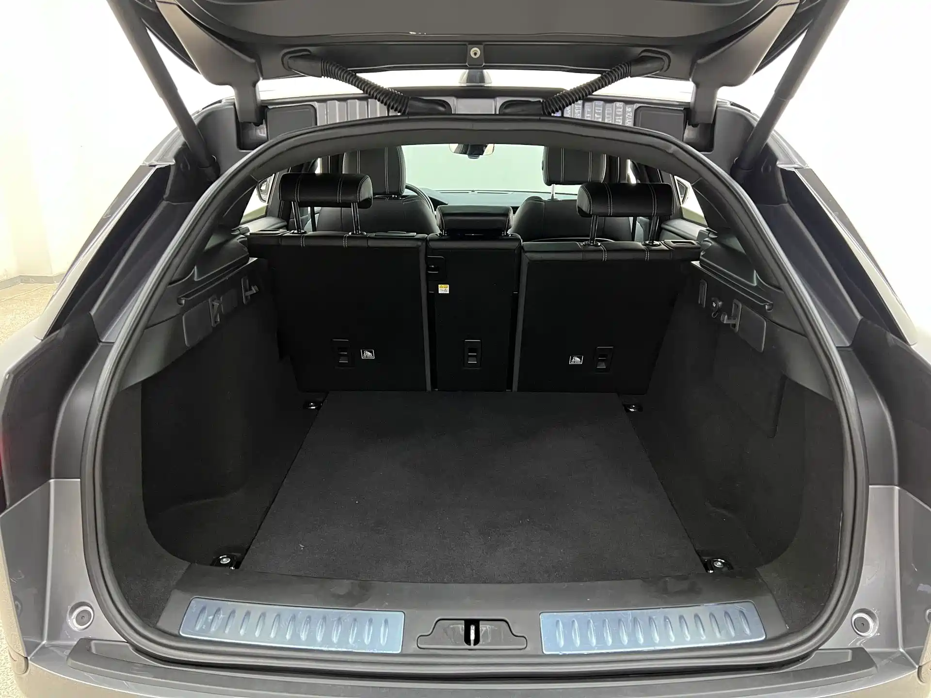 Фото 21 - Land Rover Range Rover Velar