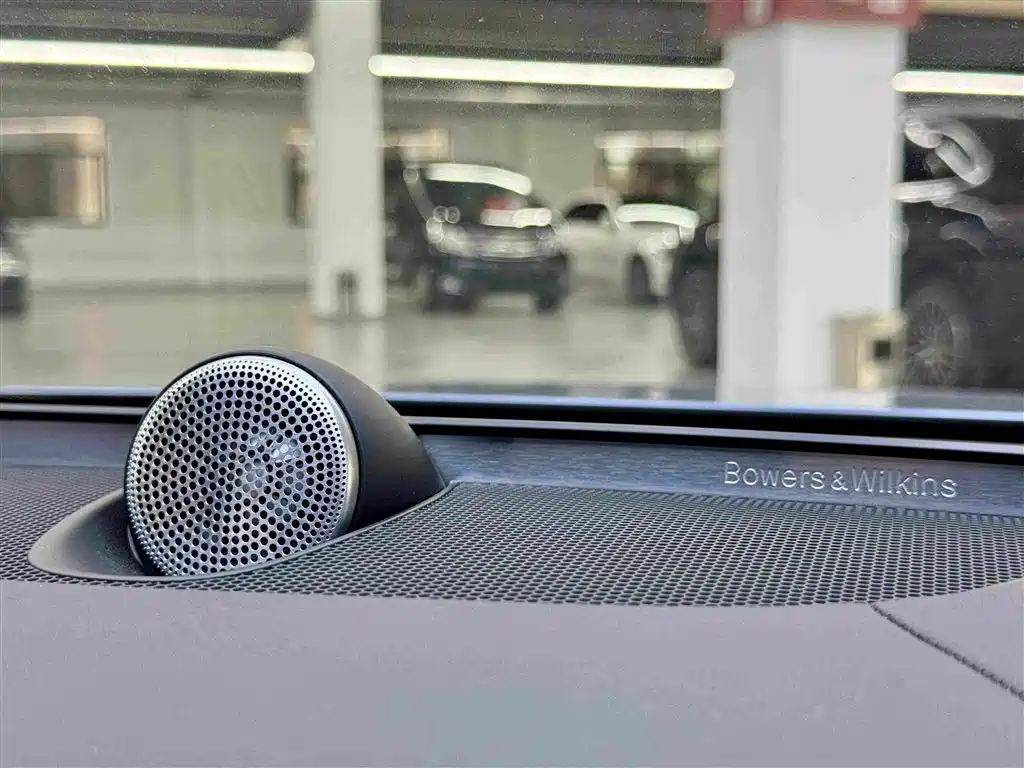 Photo 9 - Volvo S90 Plug-in Hybrid