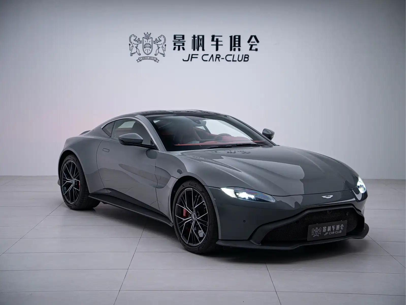 Фото 3 - Aston Martin Vantage