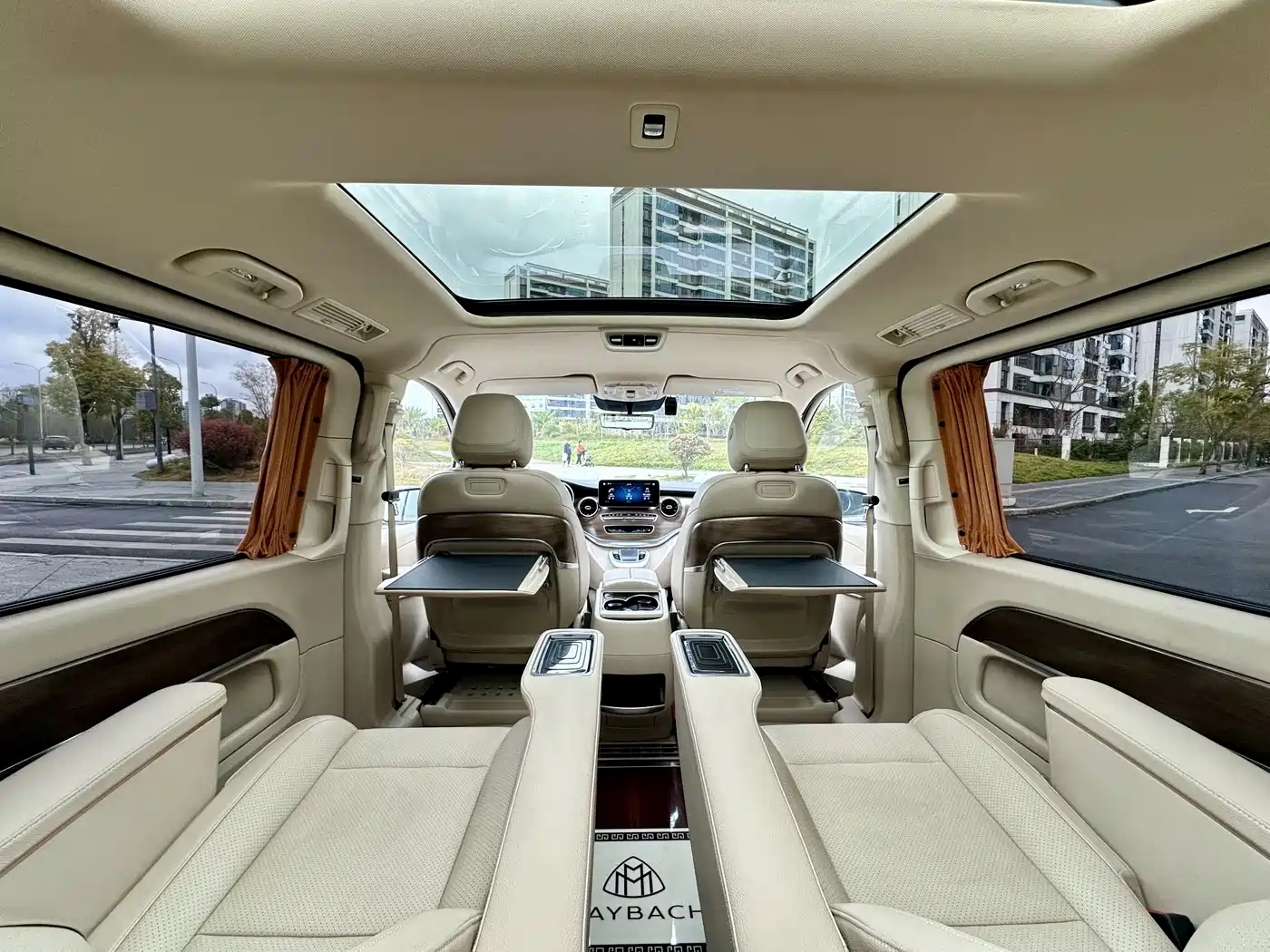 Mercedes-Benz V-Class 2021 V 260 L Long Wheelbase Premium Edition фото 16