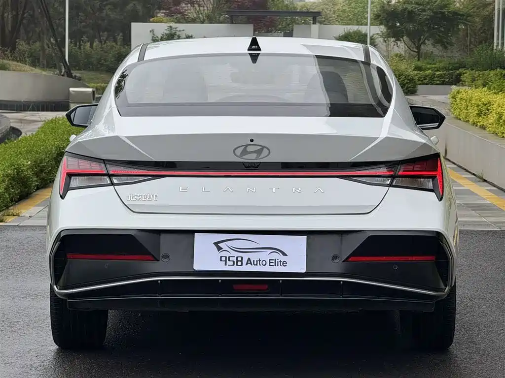 Hyundai Elantra 2023 Model 1.5L CVT LUX Premium Edition фото 10