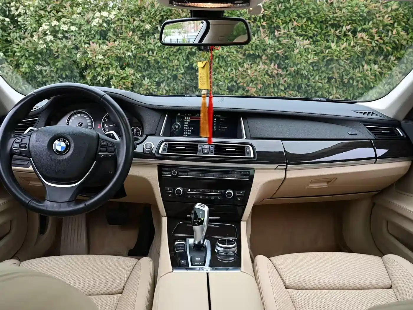 BMW 7 Series 2013 Model 740Li Leading фото 4
