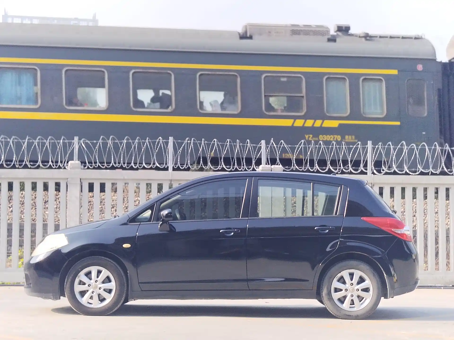 صورة 8 - Nissan Tiida