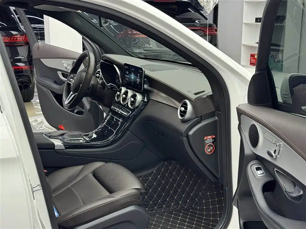 Mercedes-Benz GLC 2021 GLC 260 L 4MATIC Sporty фото 8