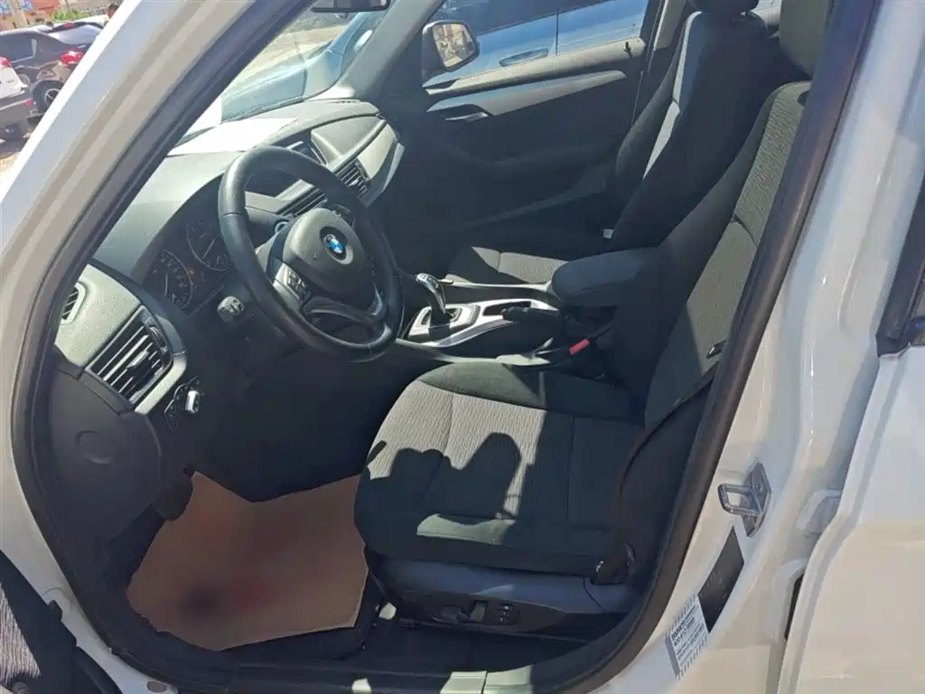BMW X1 2014 sDrive18i Fashion Edition фото 15