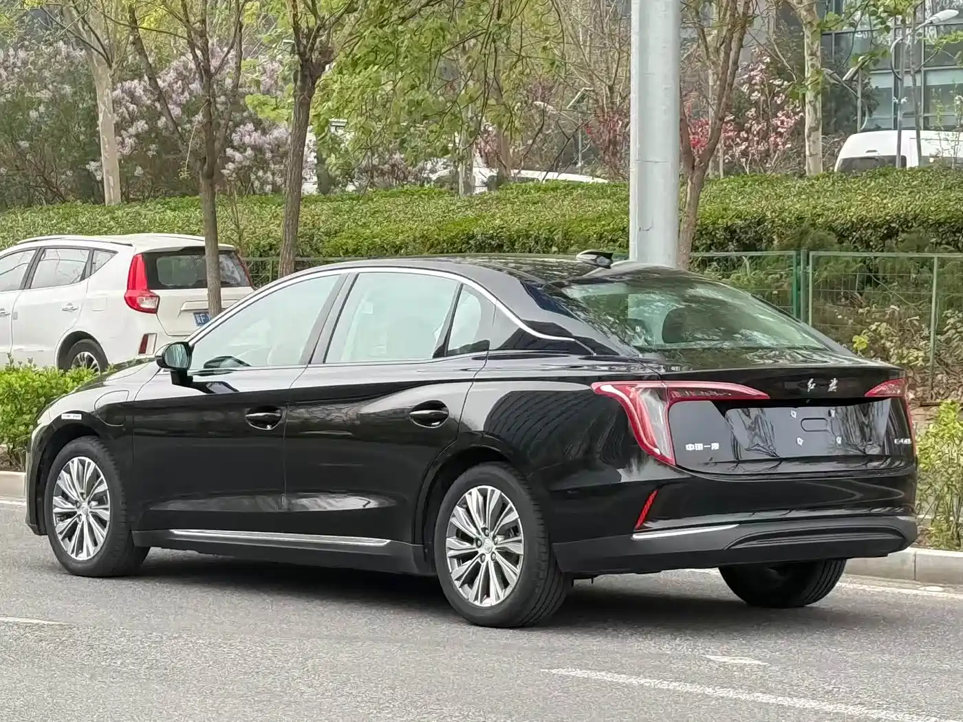 Hongqi E-QM5 2024 500km Travel Edition фото 2