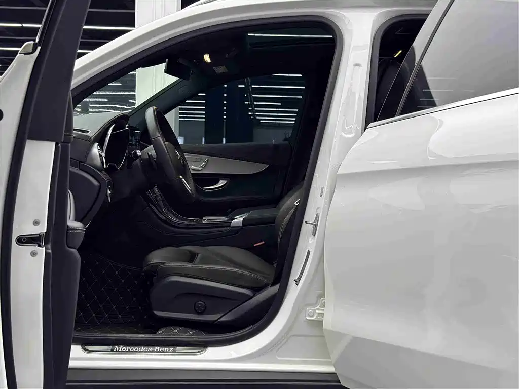 Mercedes-Benz GLC 2021 GLC 260 L 4MATIC Sporty фото 6