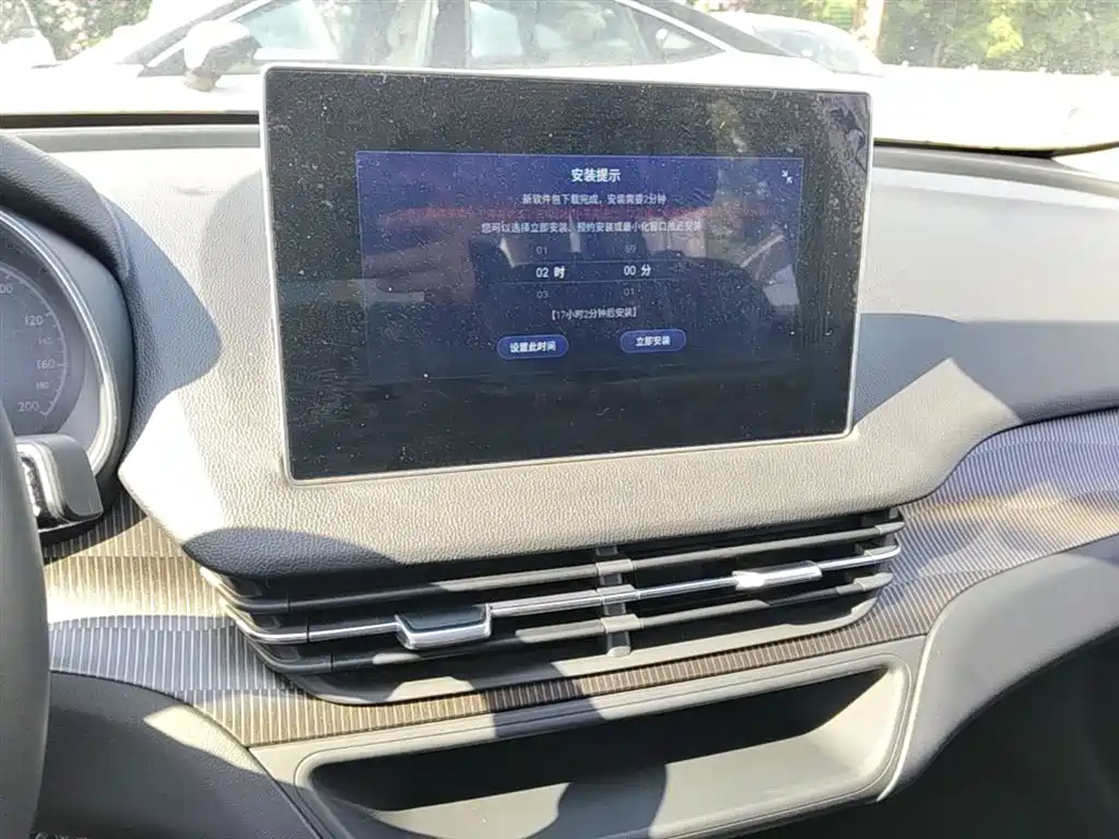 Hongqi E-QM5 2023 Facelift Basic Travel Edition фото 13