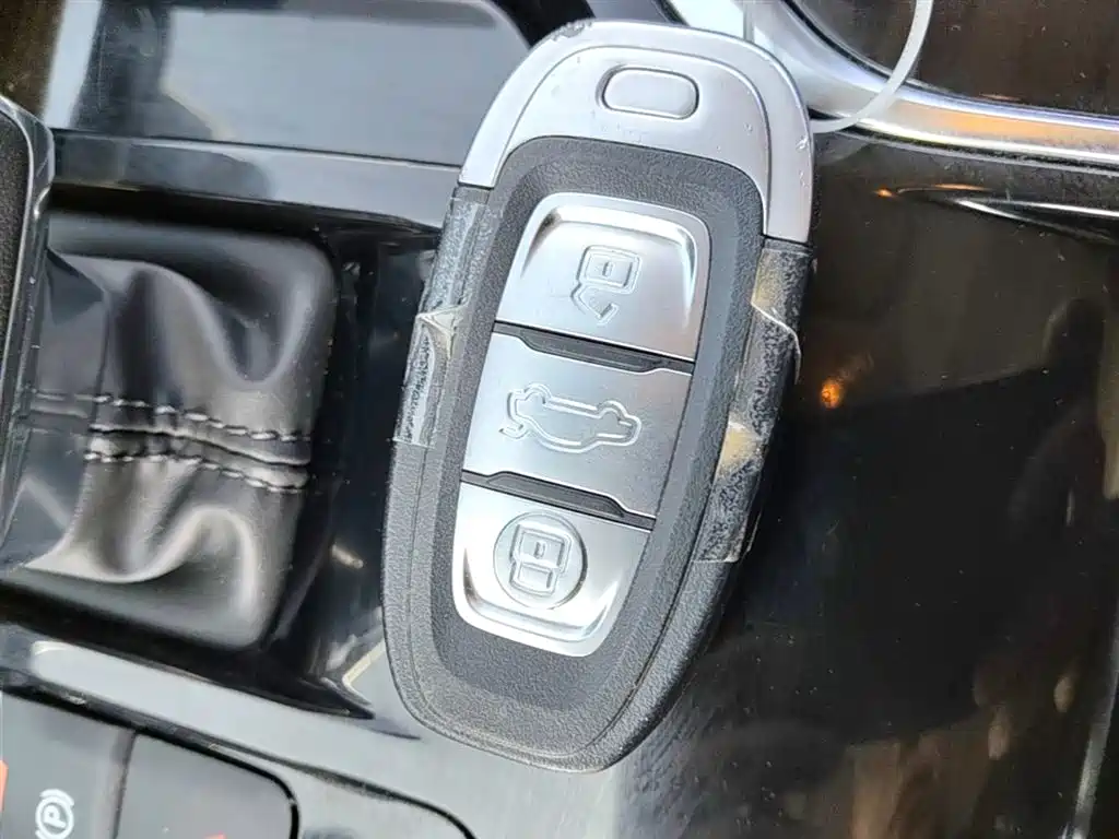 Hongqi E-QM5 2023 Facelift Basic Travel Edition фото 9