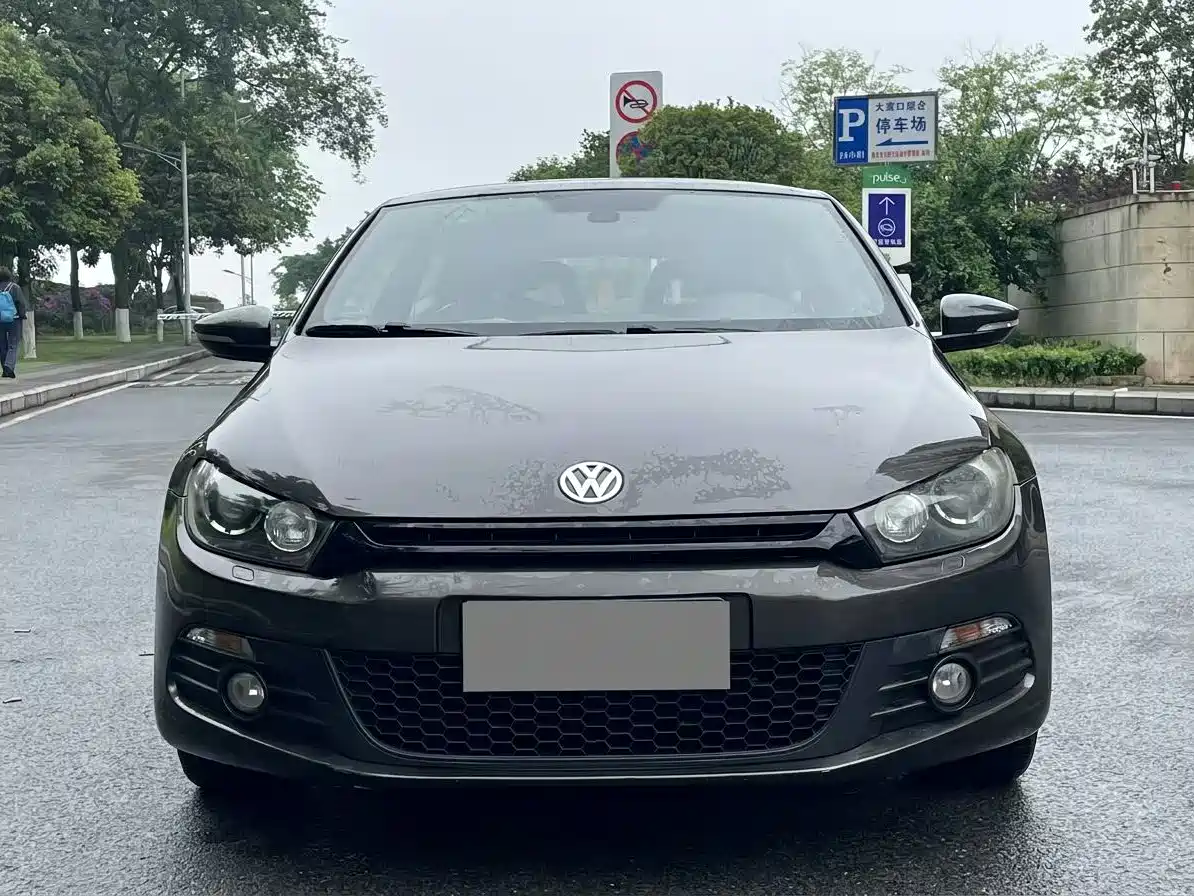 Volkswagen Scirocco 2011 2.0TSI Luxury фото 2