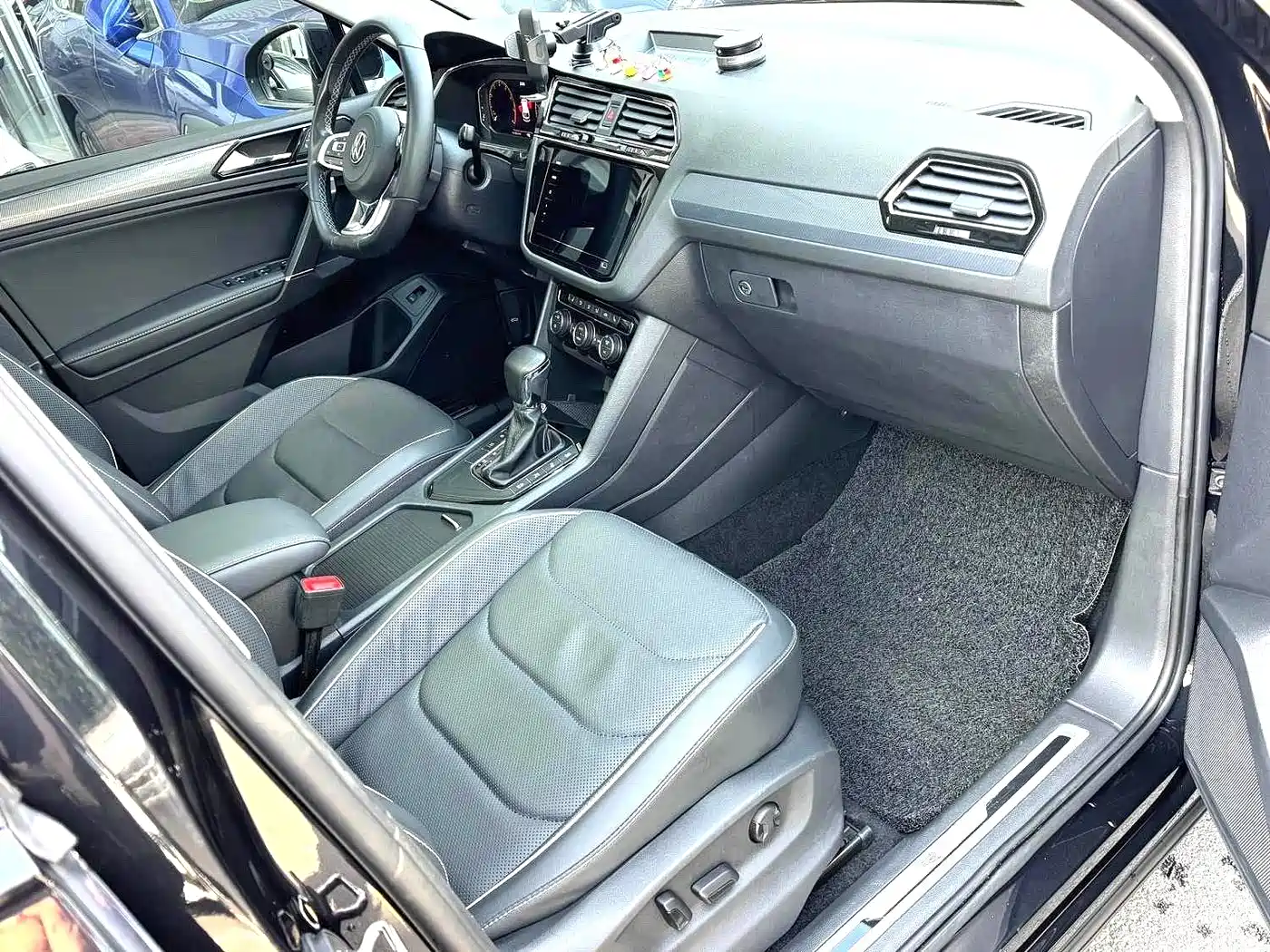Volkswagen Tiguan L 2021 330TSI Automatic 2WD R-Line Premium фото 9
